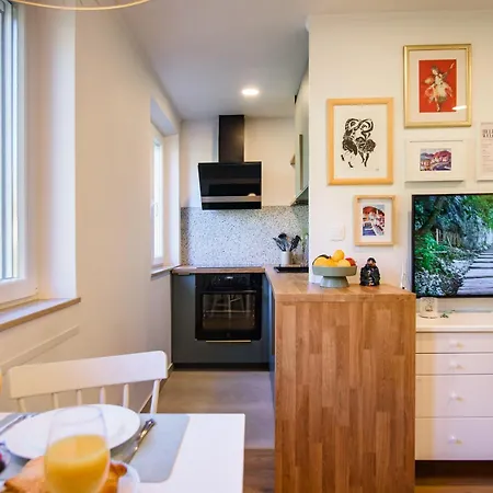 150m To - Free Parking - Garden View