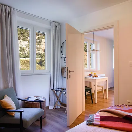 150m To - Free Parking - Garden View Daire