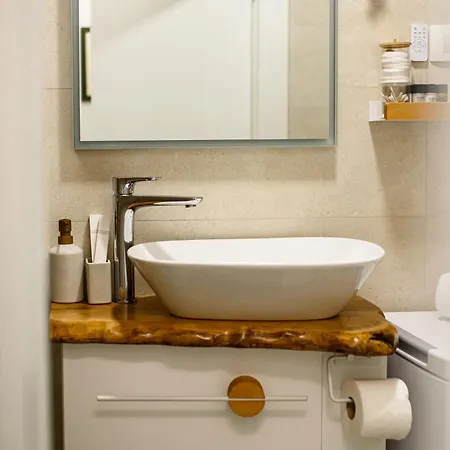 150m To - Free Parking - Garden View