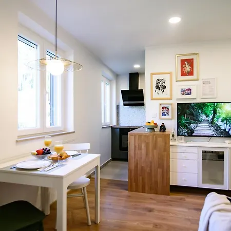 150m To - Free Parking - Garden View *