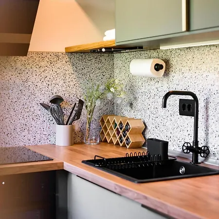 Daire 150m To - Free Parking - Garden View *