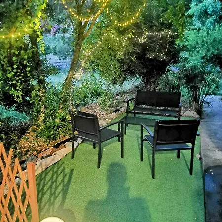 150m To - Free Parking - Garden View Apartamento