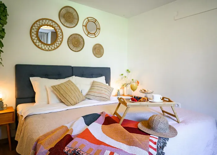 150m To - Free Parking - Garden View