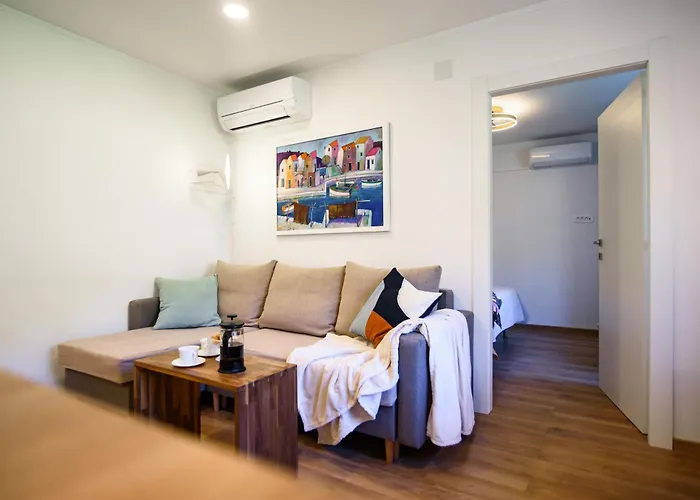 150m To - Free Parking - Garden View