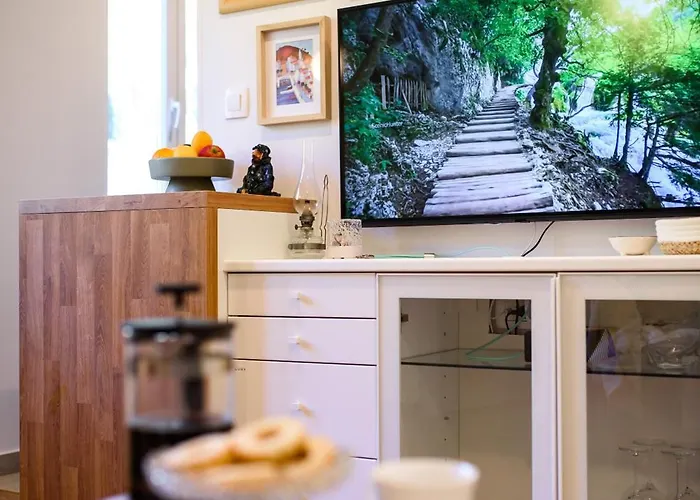 Διαμέρισμα 150m To - Free Parking - Garden View *