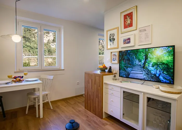 150m To - Free Parking - Garden View