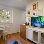 150m To - Free Parking - Garden View