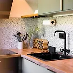 Apartment 150m To - Free Parking - Garden View *