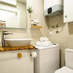 Apartment 150m To - Free Parking - Garden View