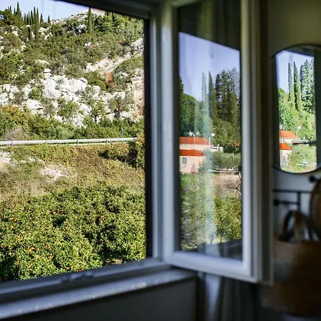 Apartment 150m To - Free Parking - Garden View *