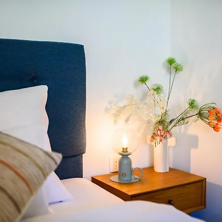 150m To - Free Parking - Garden View Apartment