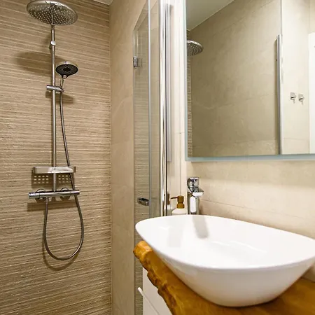 150m To - Free Parking - Garden View