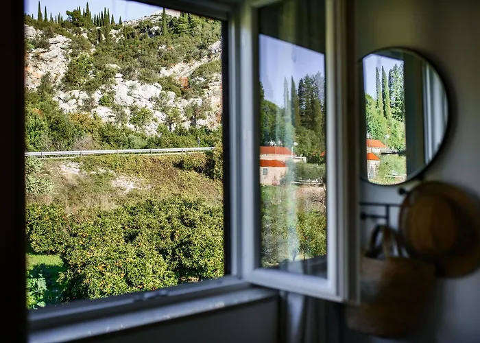 Lägenhet 150m To - Free Parking - Garden View *