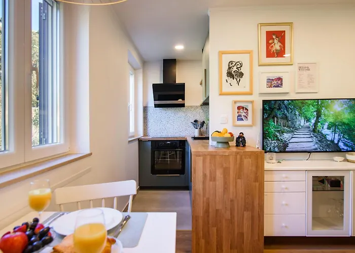 150m To - Free Parking - Garden View