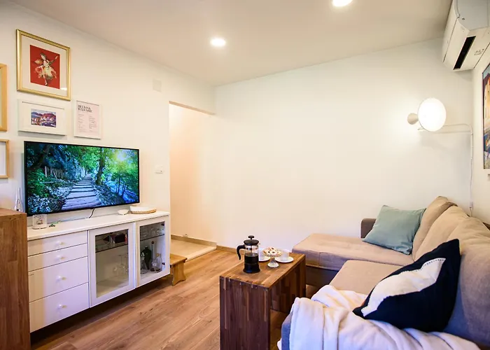 150m To - Free Parking - Garden View