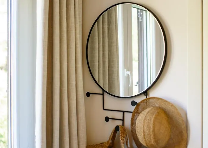 Lägenhet 150m To - Free Parking - Garden View *