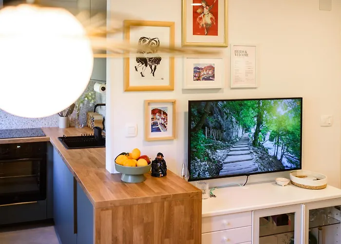 150m To - Free Parking - Garden View *