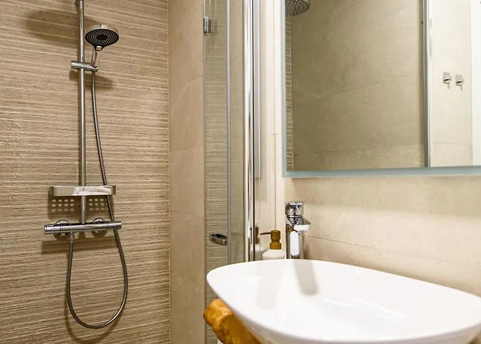 150m To - Free Parking - Garden View